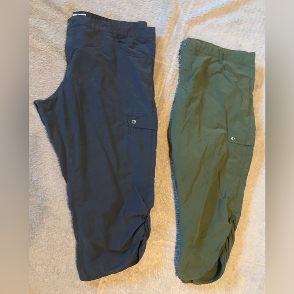 Women’s Woolrich Capri Length Hiking Pants Set of Two Grey Green Size 14 - Picture 2 of 11